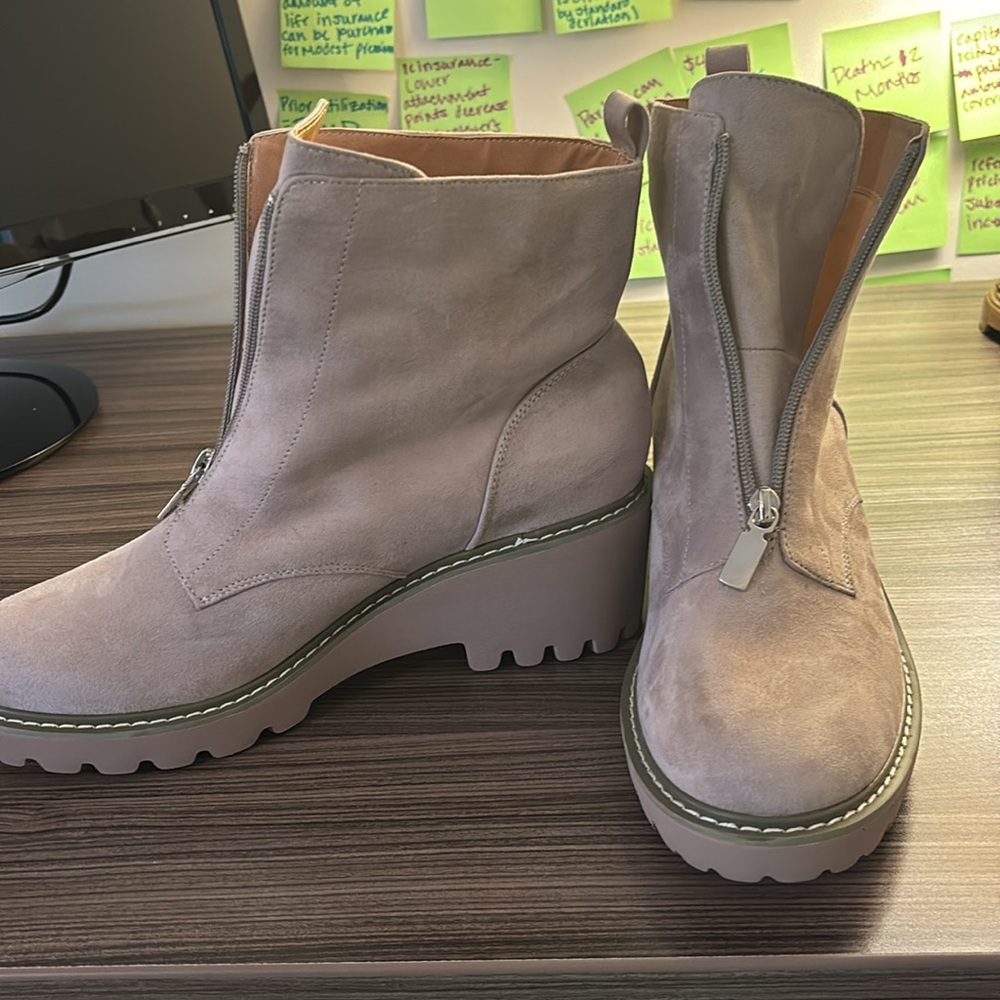 Boots! Size 11 - Picture 2 of 4